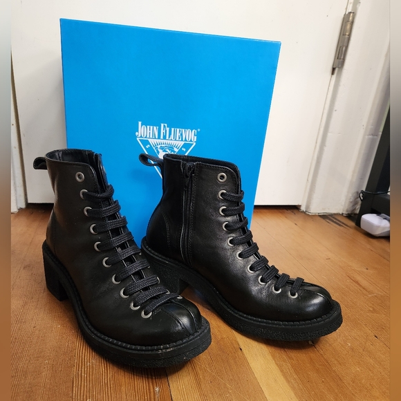 John Fluevog Slacker Wanderer lace up ankle boot - Picture 1 of 8